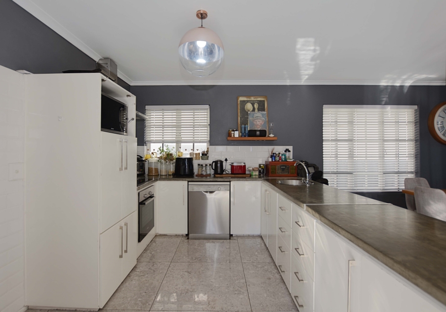 4 Bedroom Property for Sale in Bloubergstrand Western Cape